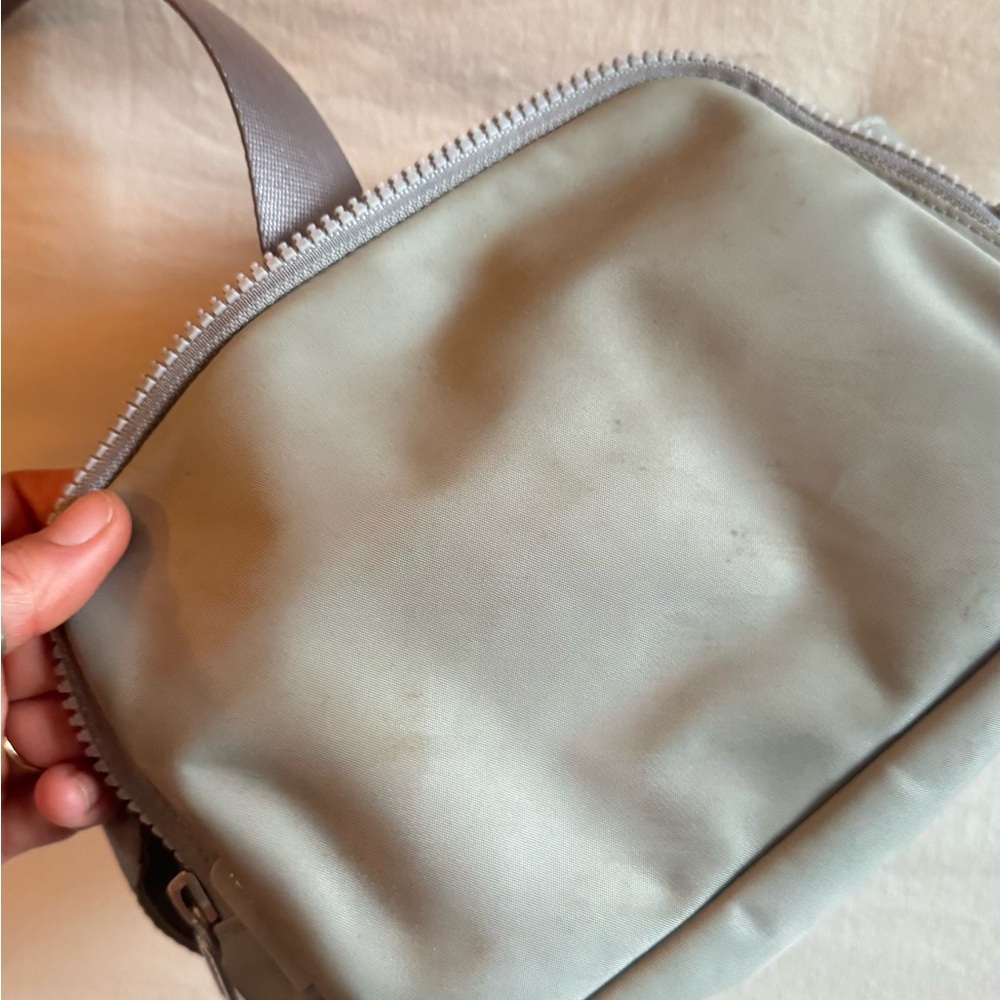 lululemon athletica Large Light Gray Belt Bag - Picture 6 of 8